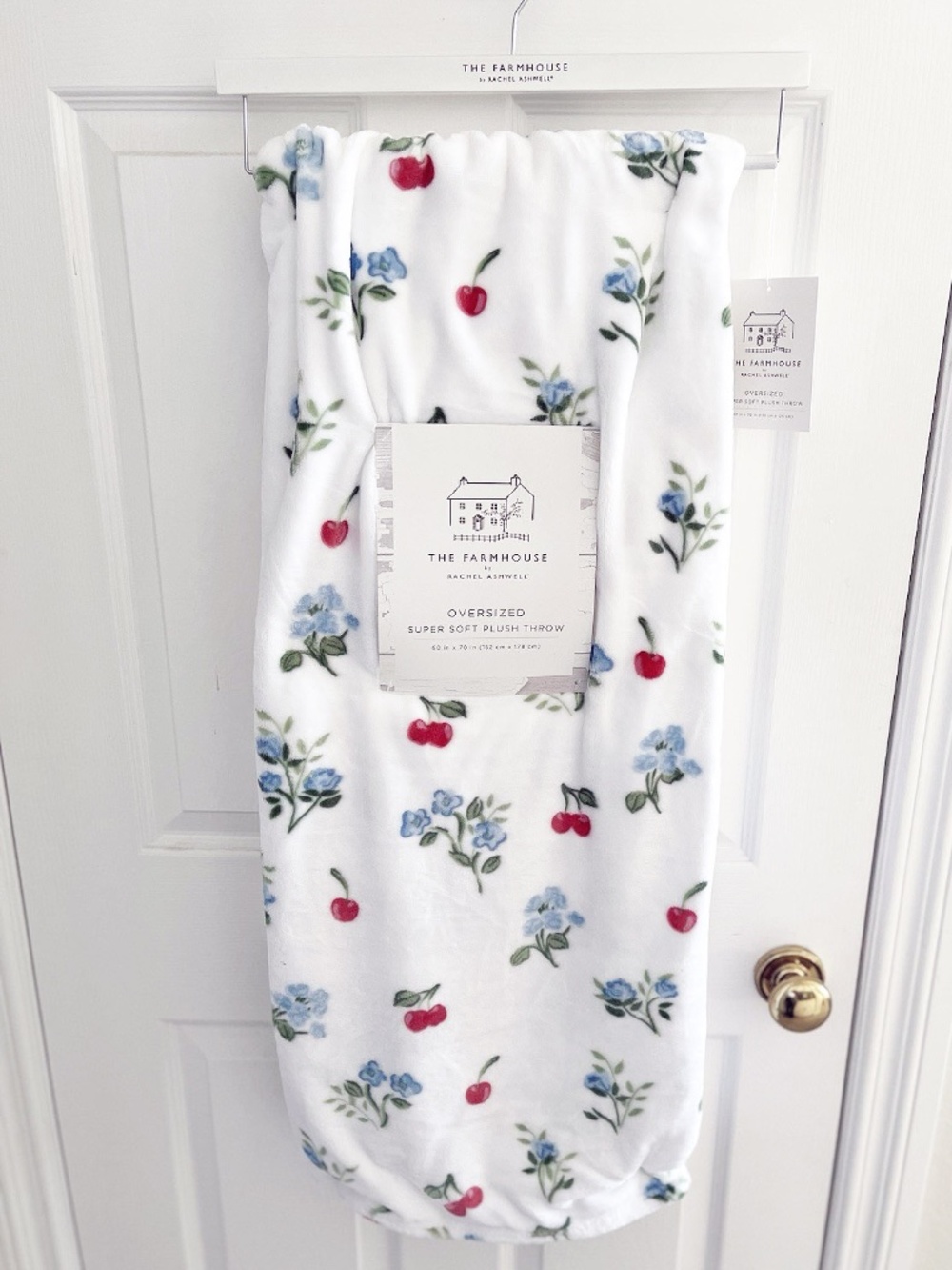 Rachel Ashwell Oversized Soft Plush Throw 60x70in Cherries NWT